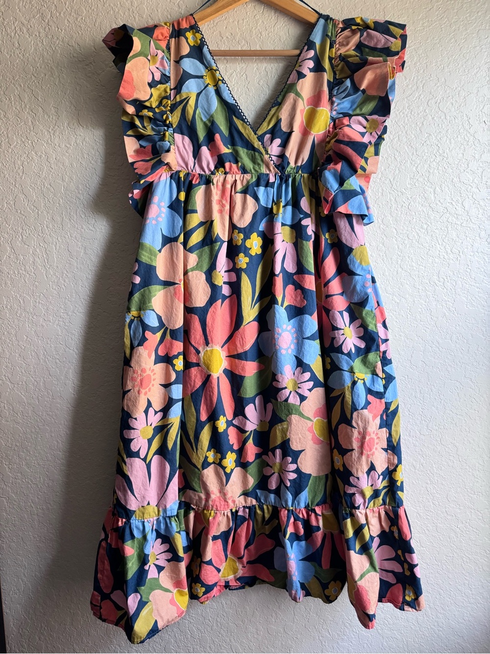 Fate Carlie Bold Floral Flutter Sleeve Midi Dress - Navy Multi - Size Small